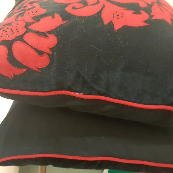 ❤2 Surya Black Velvet & Red Beaded Floral Throw accent Pillow 21" - Picture 4 of 11